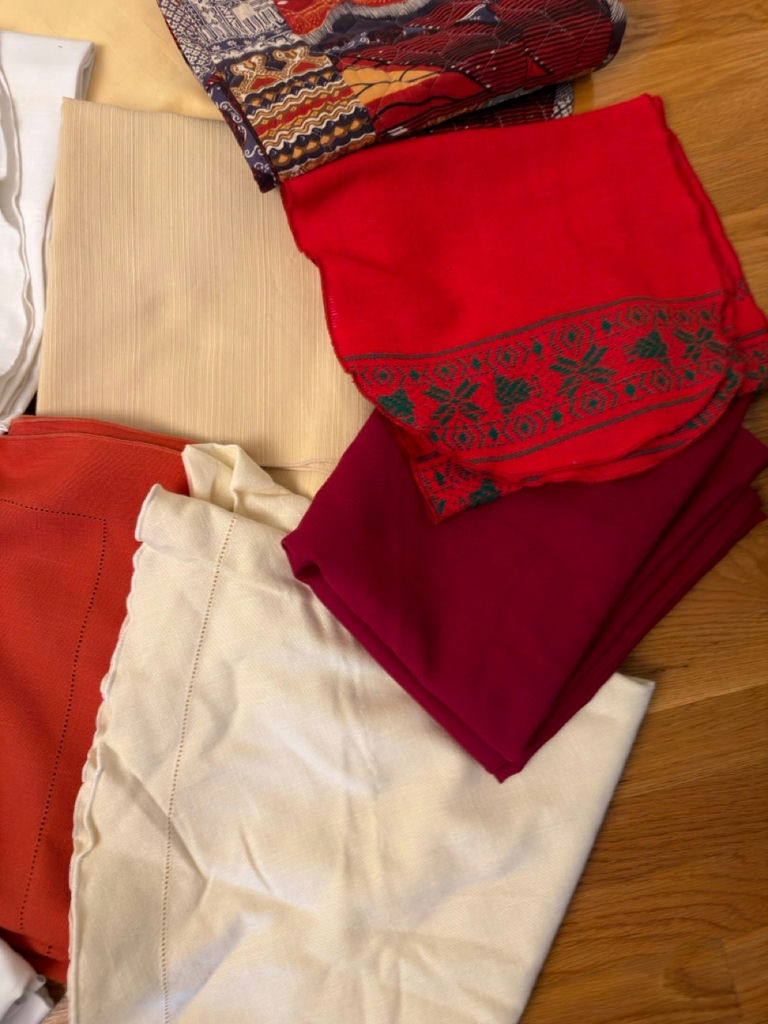 Linen Lot - Tablecloths - image 6 of 6