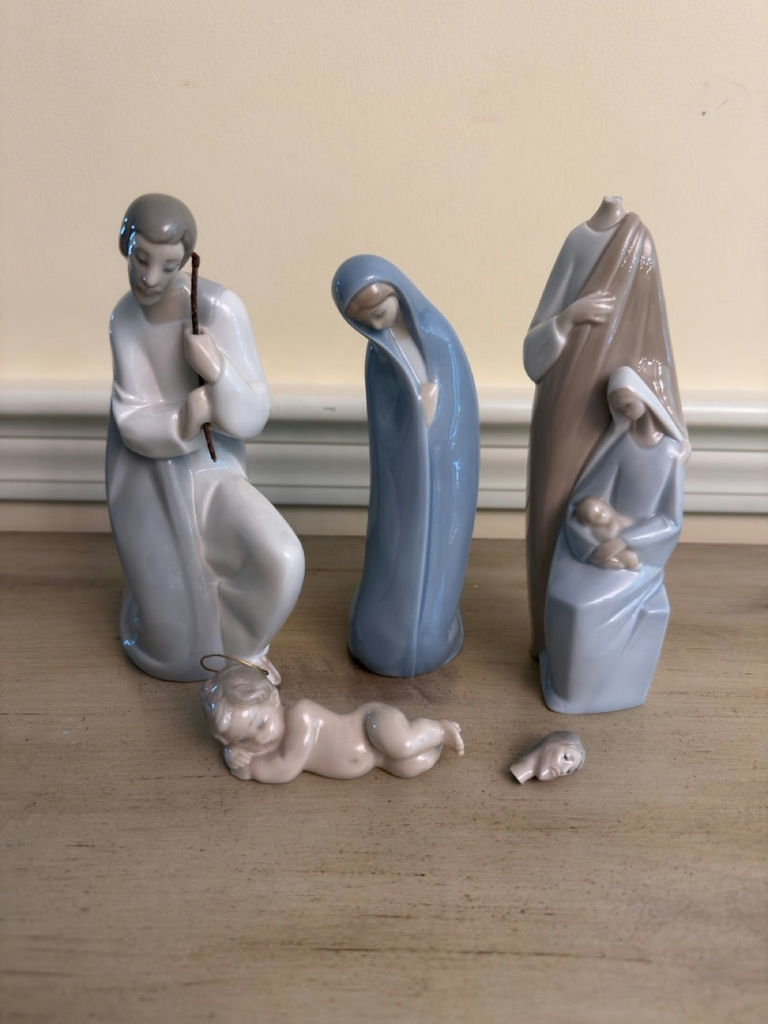 Lladro Nativity Sets - image 1 of 20