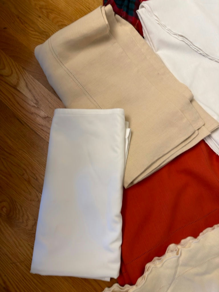 Linen Lot - Tablecloths - image 3 of 6
