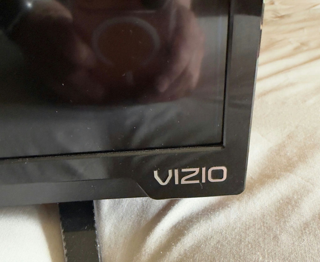 Vizio 32 Inch Television With Remote - image 2 of 2