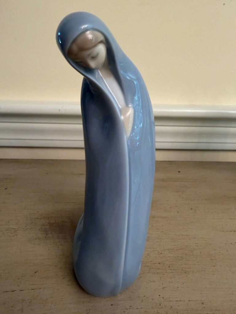 Lladro Nativity Sets - image 3 of 20