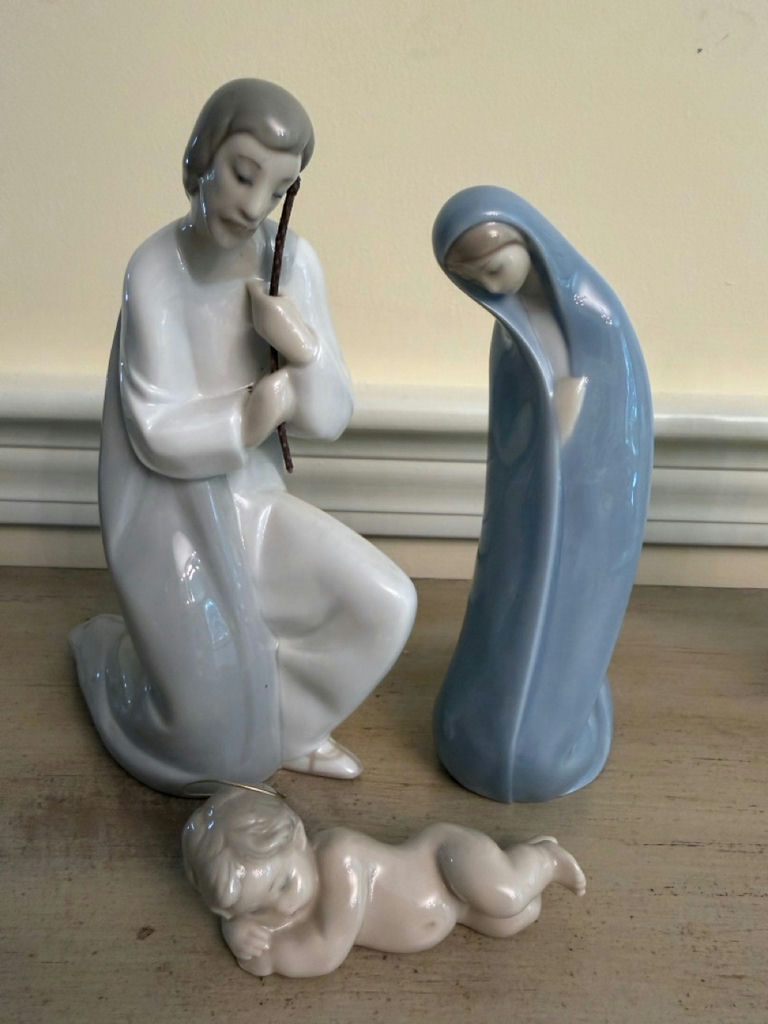 Lladro Nativity Sets - image 2 of 20
