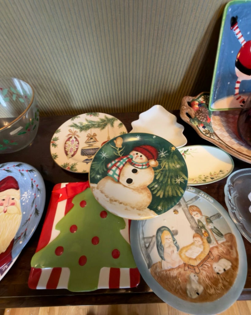 Holiday Serving Pieces - Lot Of 14 - image 3 of 4