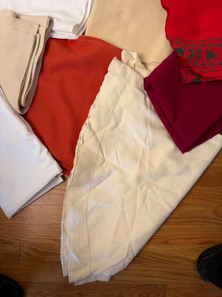 Linen Lot - Tablecloths - image 2 of 6