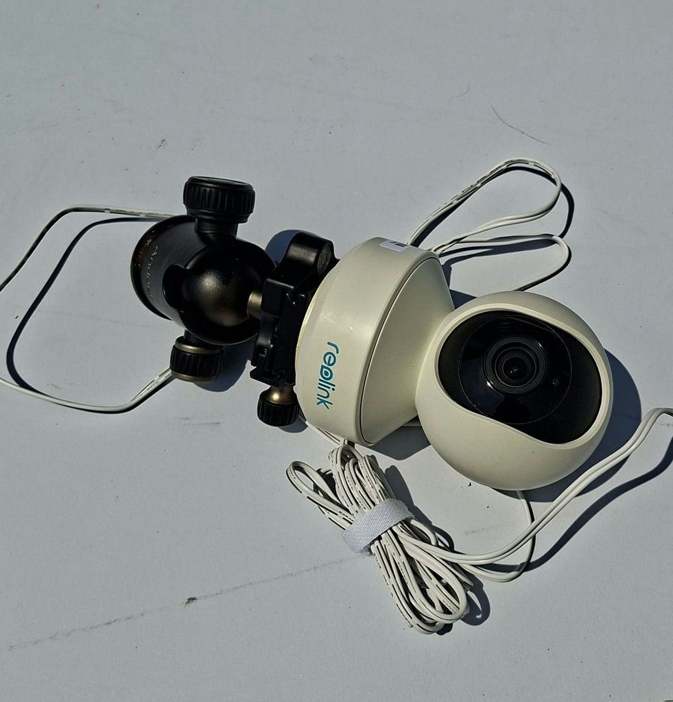 Reolink Security Camera with Andoer Mount and Power Adapter - image 2 of 5