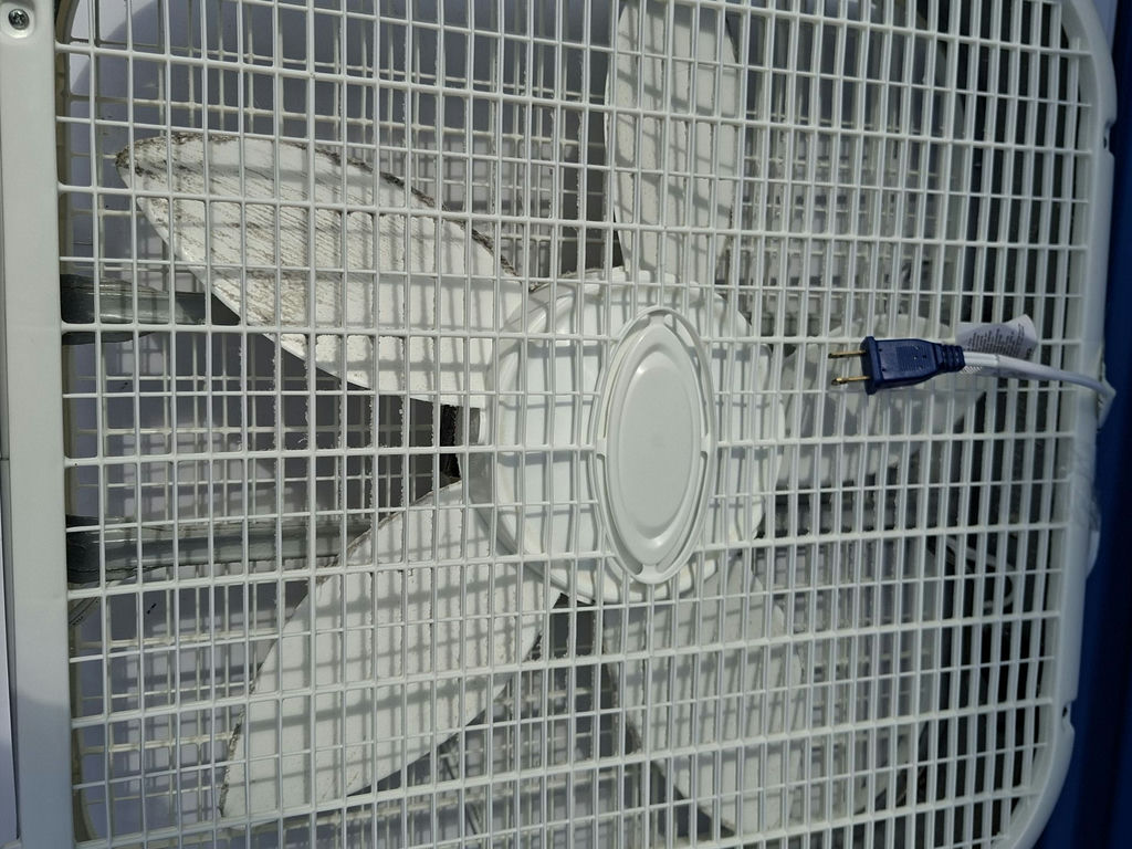 White Box Table Fan - image 5 of 5