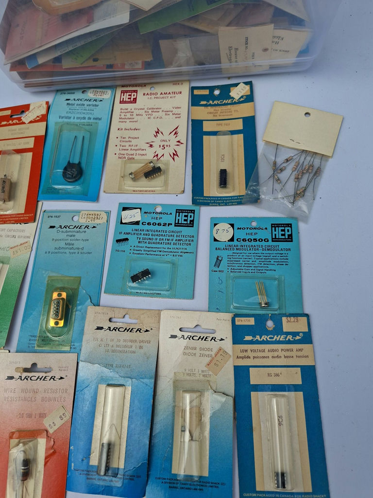 Assorted Vintage NEW OLD STOCK Electronic Components and Radio Parts, BIG LOT OF COOL PCS! - image 4 of 7