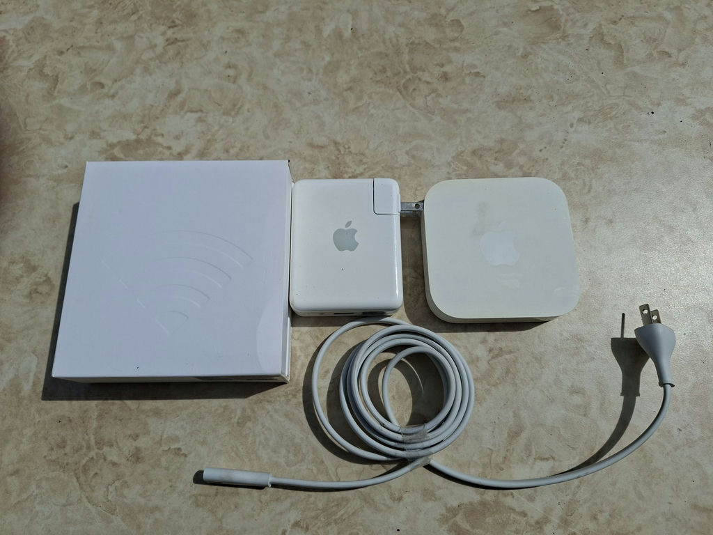 Apple AirPort Express Base Station with Power Adapter and Cable - image 2 of 6