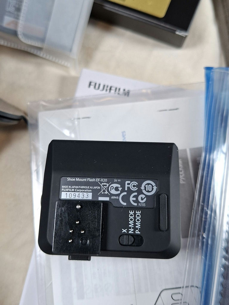 Fujifilm X-T3 Mirrorless Camera Kit with Lenses and Accessories - image 17 of 19