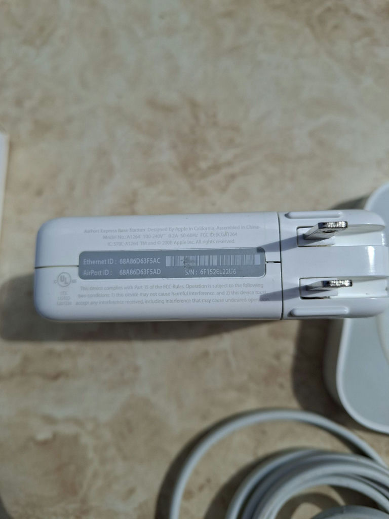 Apple AirPort Express Base Station with Power Adapter and Cable - image 4 of 6