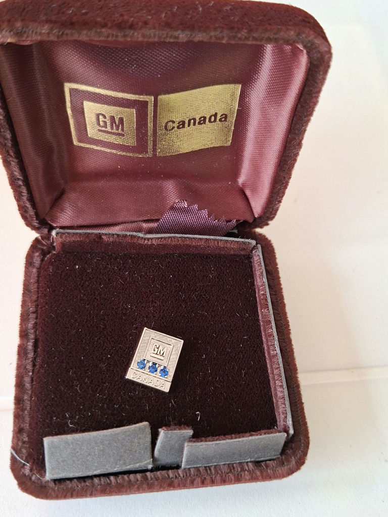 Vintage GM Canada Lapel Pin in Presentation Case - image 2 of 4