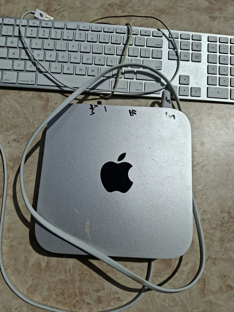 Apple Mac Mini and Apple Wired Keyboard - image 2 of 9