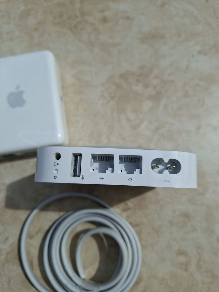 Apple AirPort Express Base Station with Power Adapter and Cable - image 5 of 6