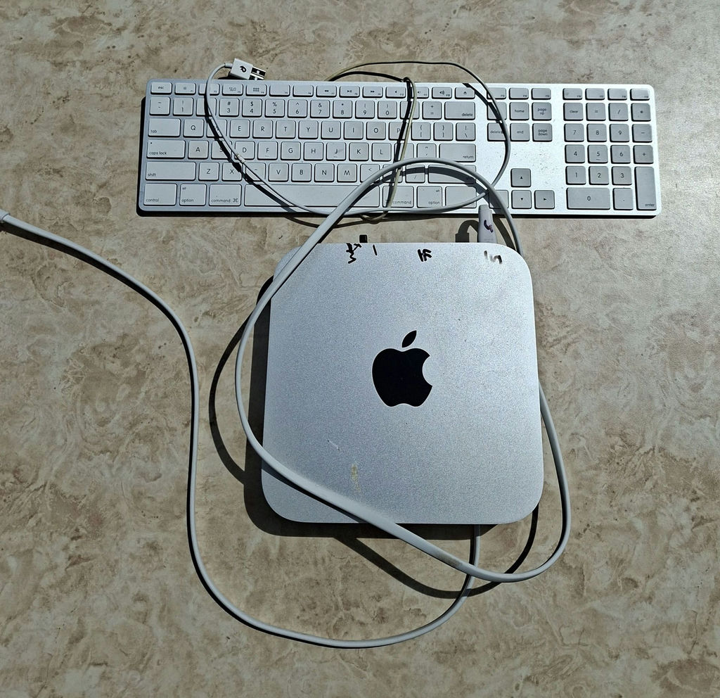 Apple Mac Mini and Apple Wired Keyboard - image 1 of 9