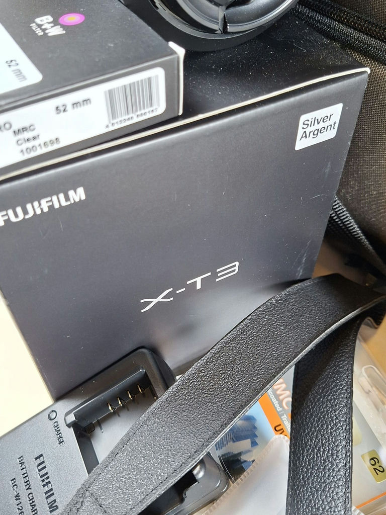 Fujifilm X-T3 Mirrorless Camera Kit with Lenses and Accessories - image 10 of 19