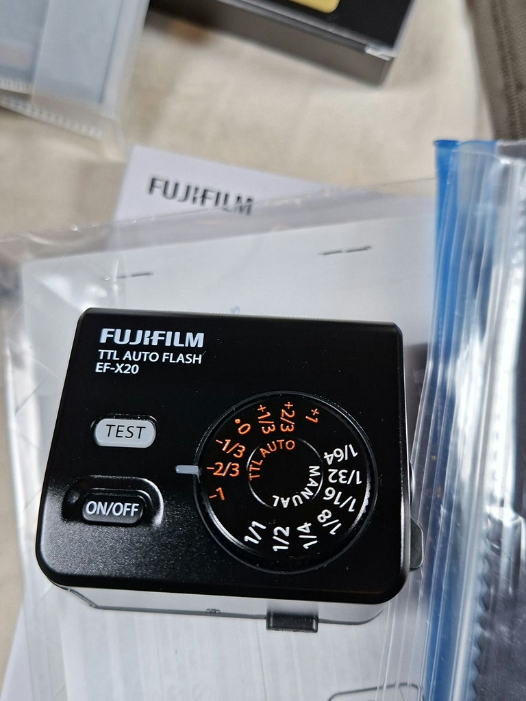 Fujifilm X-T3 Mirrorless Camera Kit with Lenses and Accessories - image 16 of 19