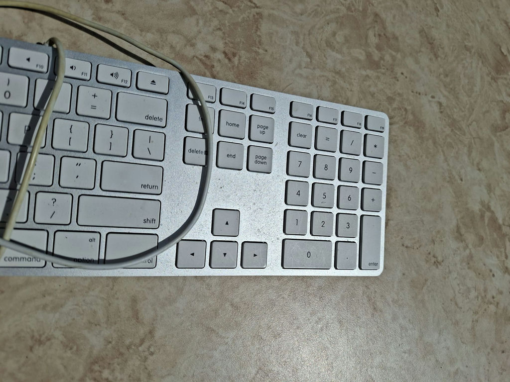 Apple Mac Mini and Apple Wired Keyboard - image 4 of 9