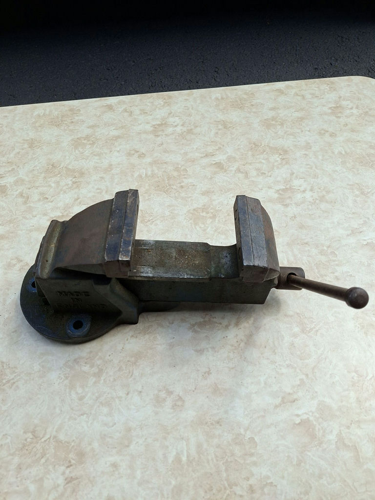 Massive Record No. 4 Bench Vise Made in England - image 1 of 6