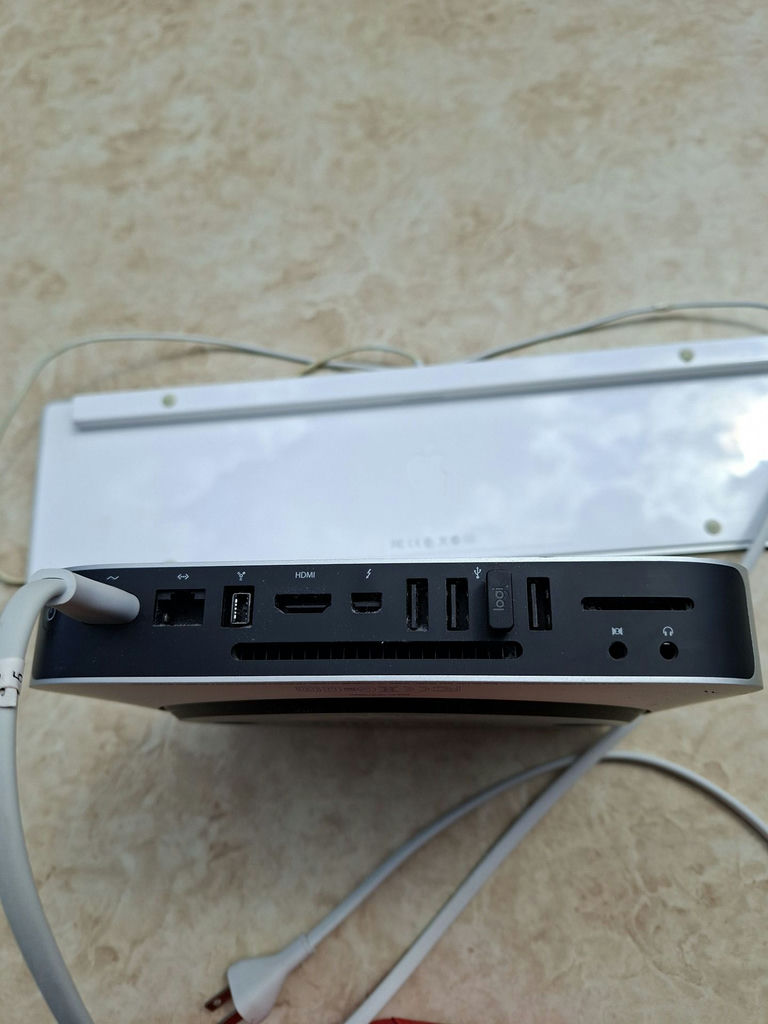Apple Mac Mini and Apple Wired Keyboard - image 9 of 9