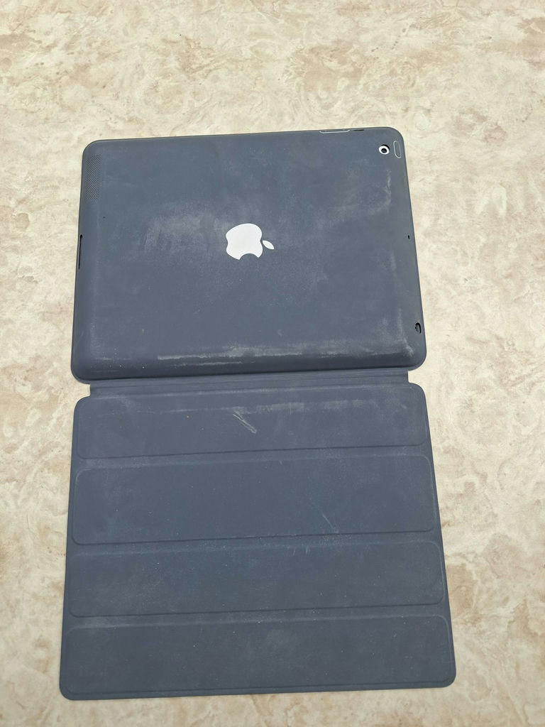 Apple iPad Tablet with Protective Case - image 2 of 5
