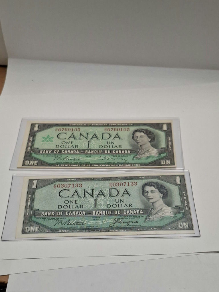 Two Canadian One Dollar Banknotes, UNC - image 1 of 6