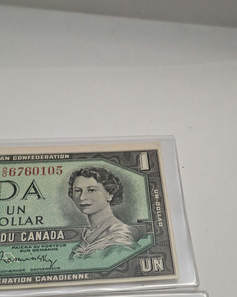 Two Canadian One Dollar Banknotes, UNC - image 3 of 6
