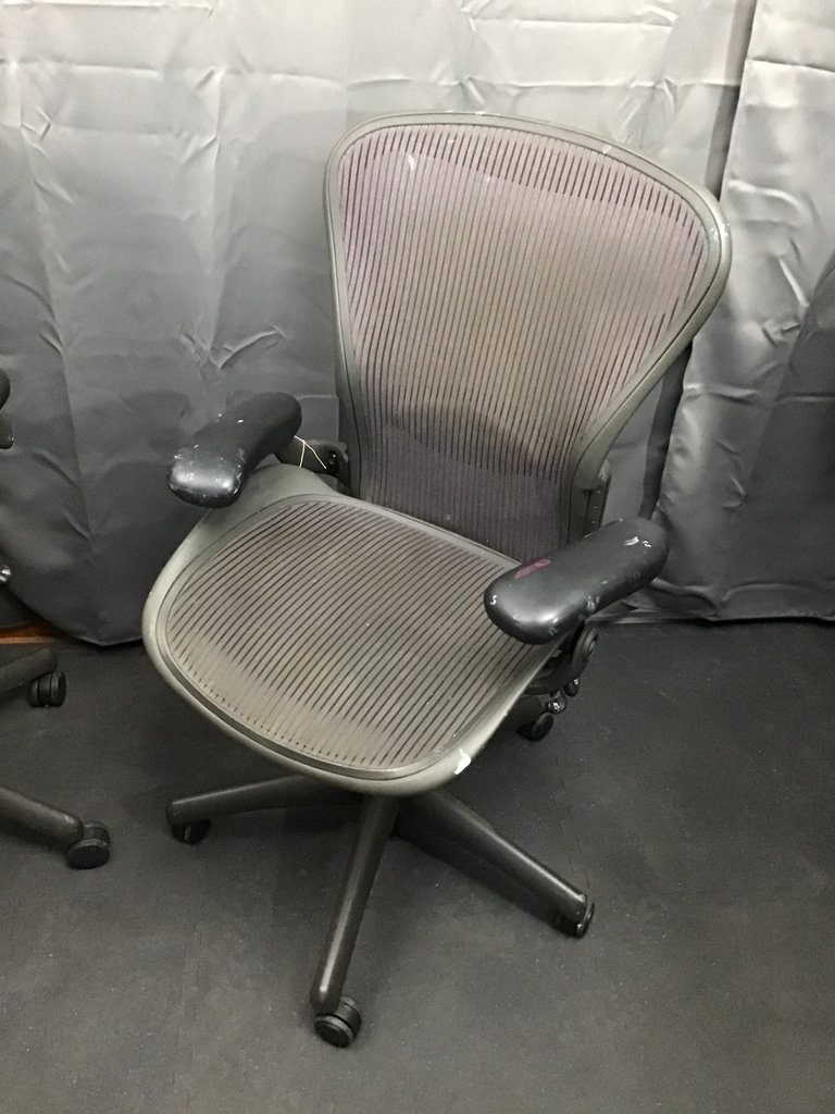 Henry Miller Aeron Office Chairs - image 2 of 8