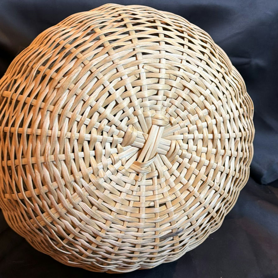 Vintage Woven Basket with Lid and Handle - image 5 of 9