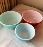 Set of Three Vintage Pyrex Mixing Bowls - thumbnail 4 of 8