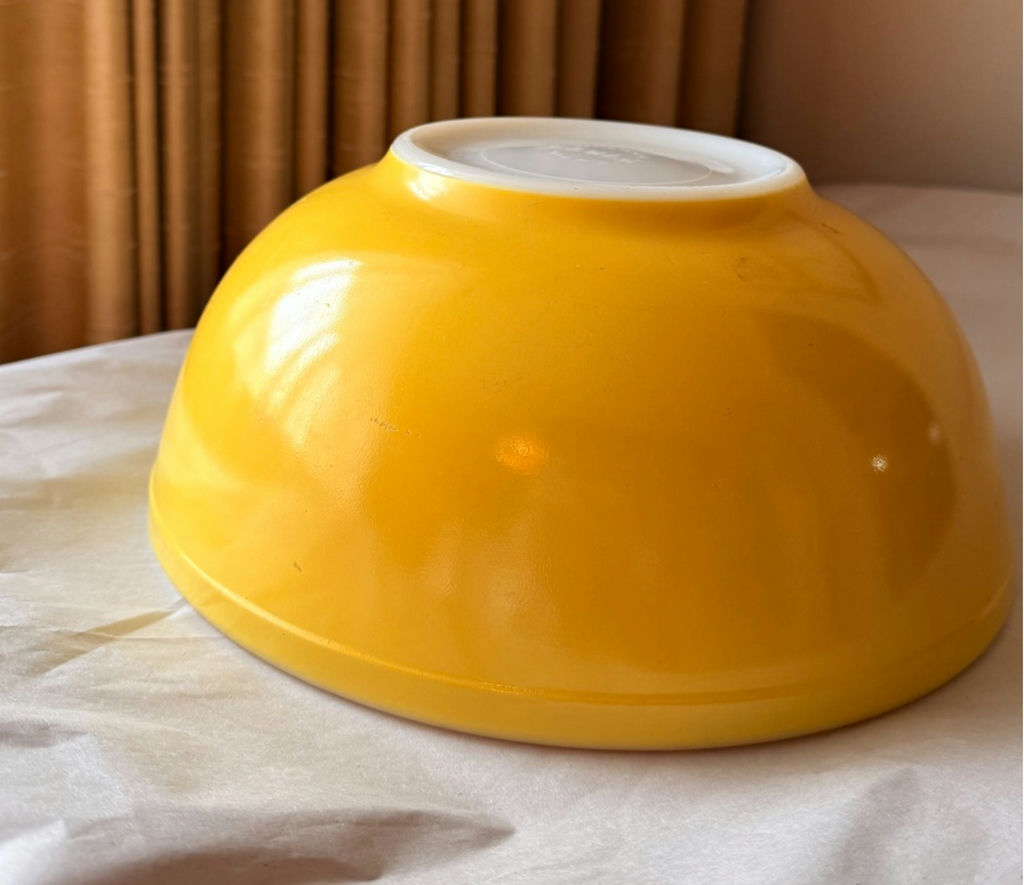 Vintage Pyrex Mixing Bowls - image 4 of 10