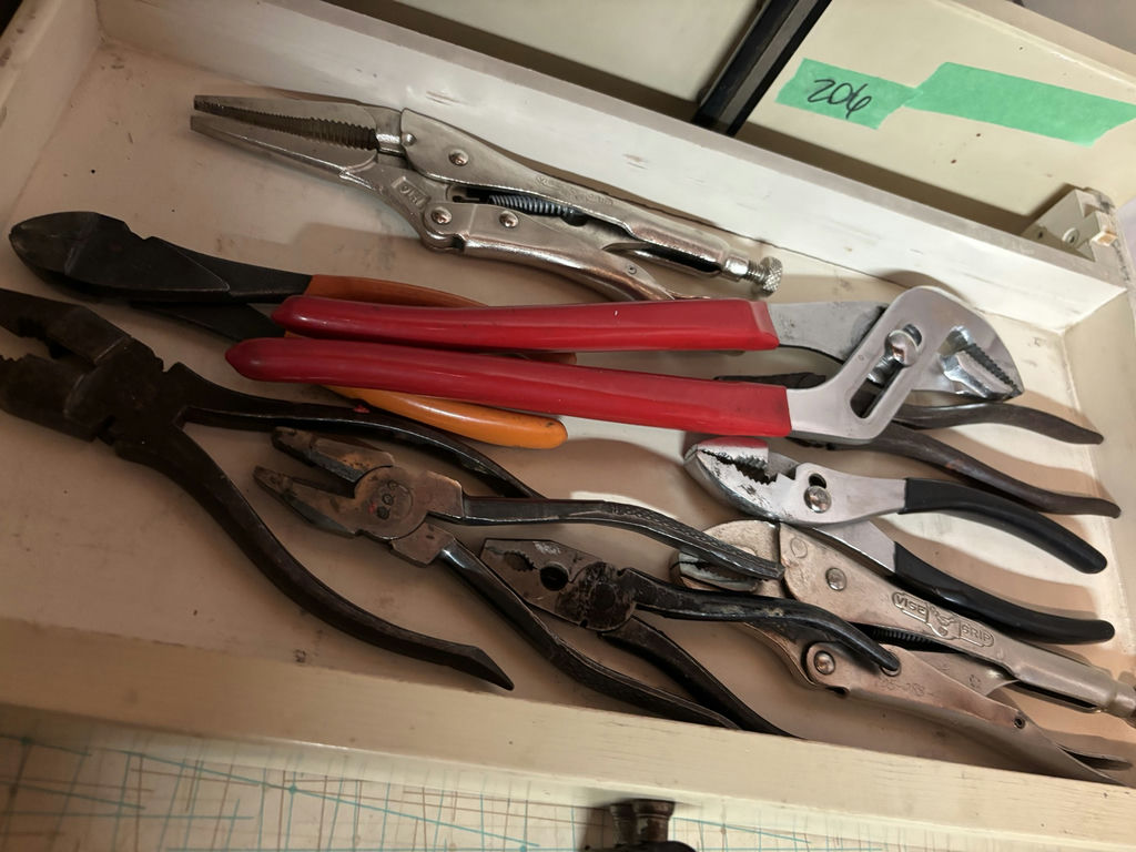 Beaver Home Decorator Kit and Assorted Hand Tools - image 2 of 5