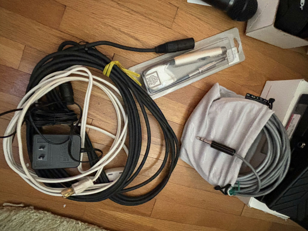Peavey Audio Equipment Bundle with Amplifier, Microphone, Stand, and Cables - image 5 of 15