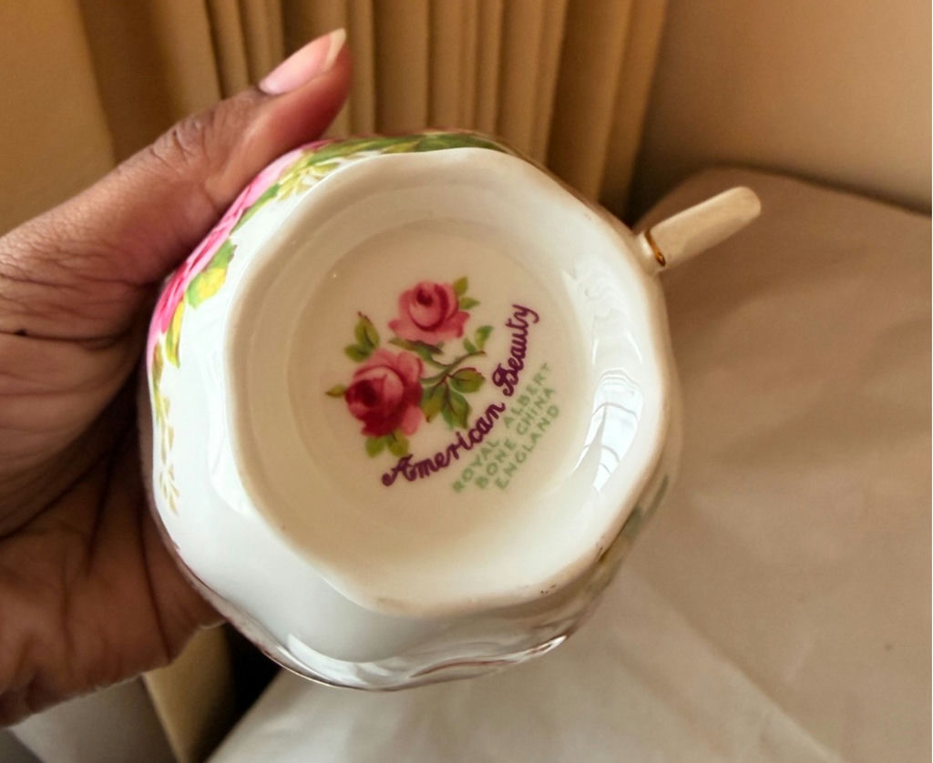 Assorted Vintage Tea Cups and Saucers - image 17 of 18