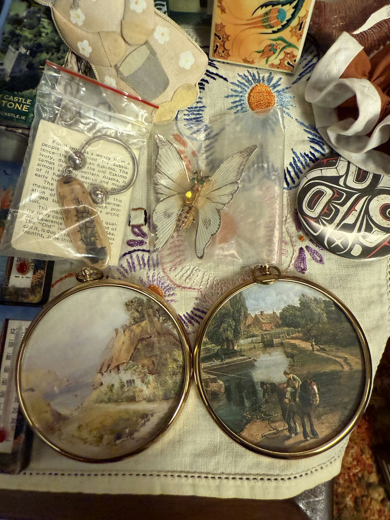 Assorted Decorative Travel Items, Books, and Small Accessories - image 15 of 23