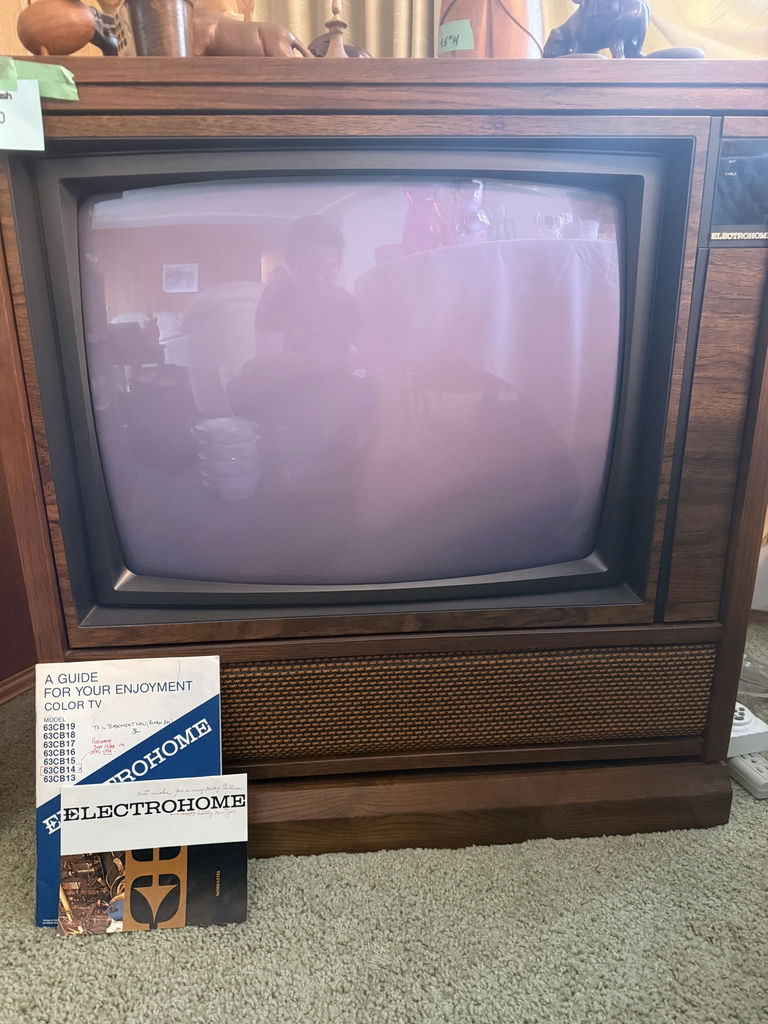 Electrohome Console Television - Vintage 1985 - image 3 of 10