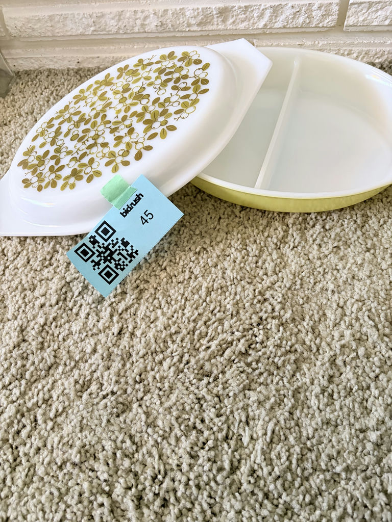 Vintage Pyrex divided serving dish with lid - image 2 of 5