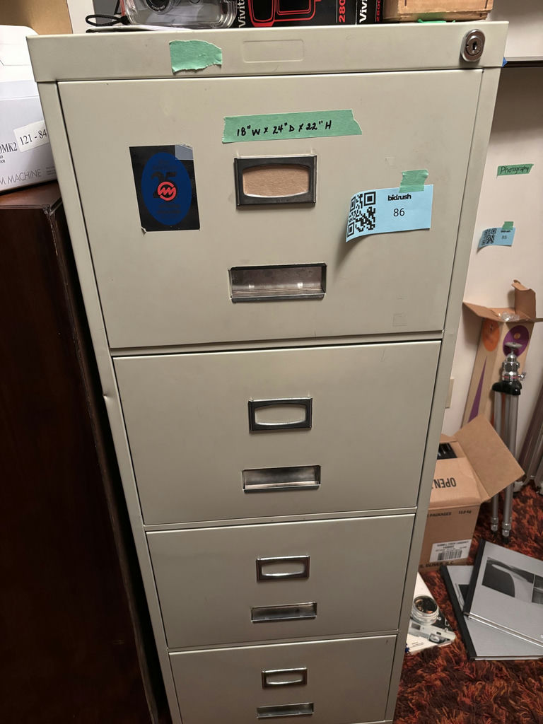 Four-Drawer Metal Filing Cabinet WITH keys - image 1 of 4