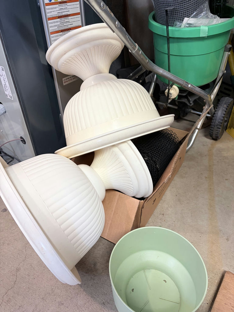 Gardening Planters, Fencing, and Yard Tools - image 2 of 5