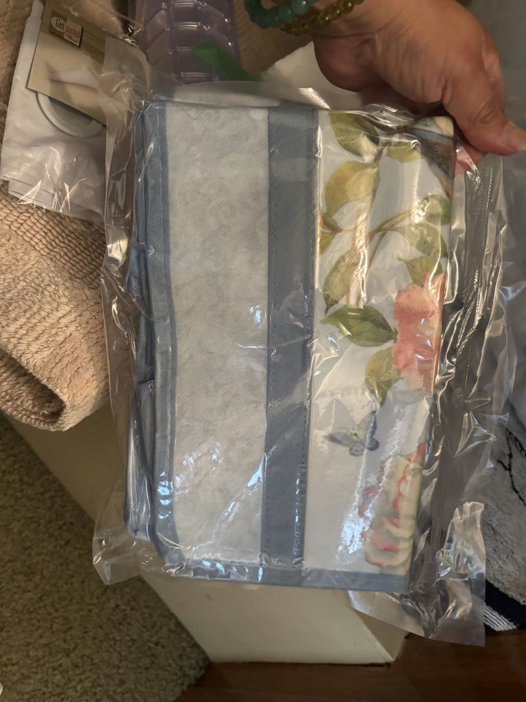 Assorted Towels, Linens, and Blankets - image 10 of 14