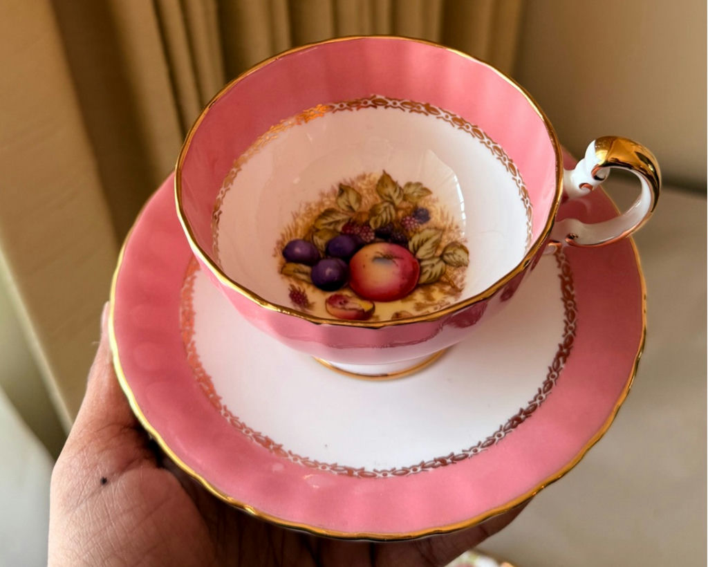 Assorted Vintage Tea Cups and Saucers - image 14 of 18