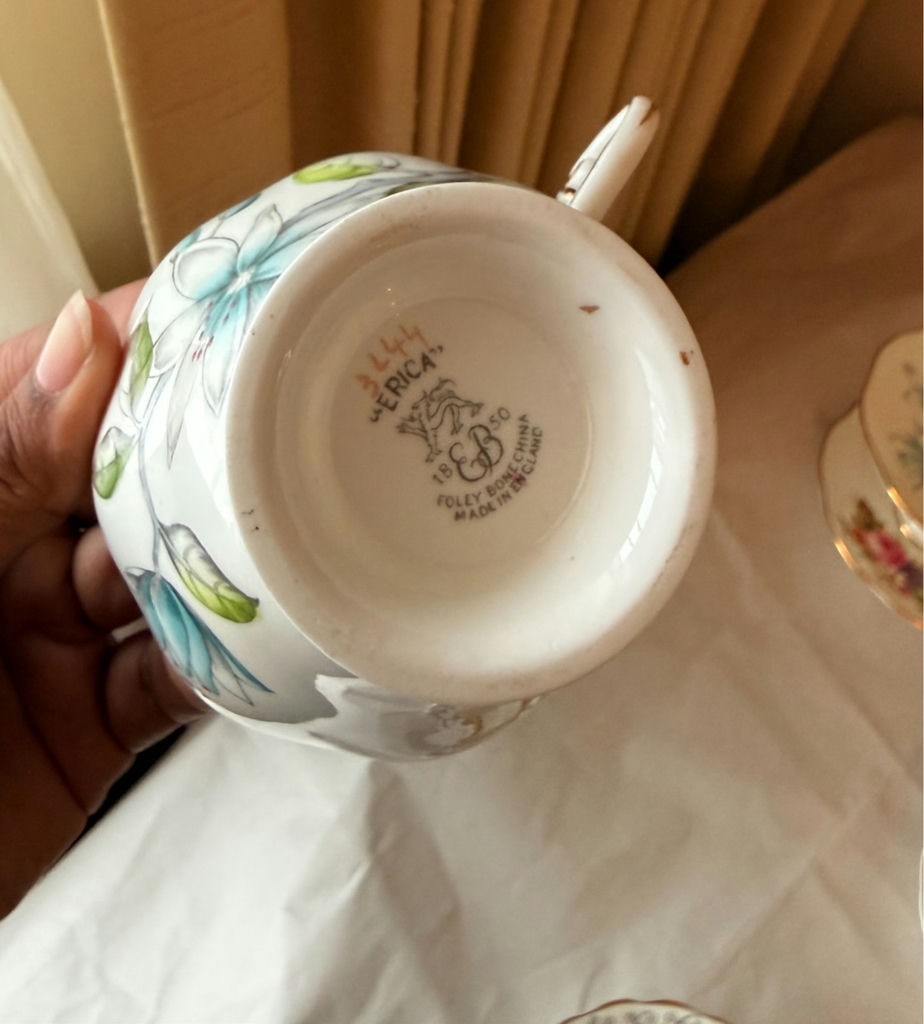 Assorted Vintage Teacups and Saucers - image 8 of 15