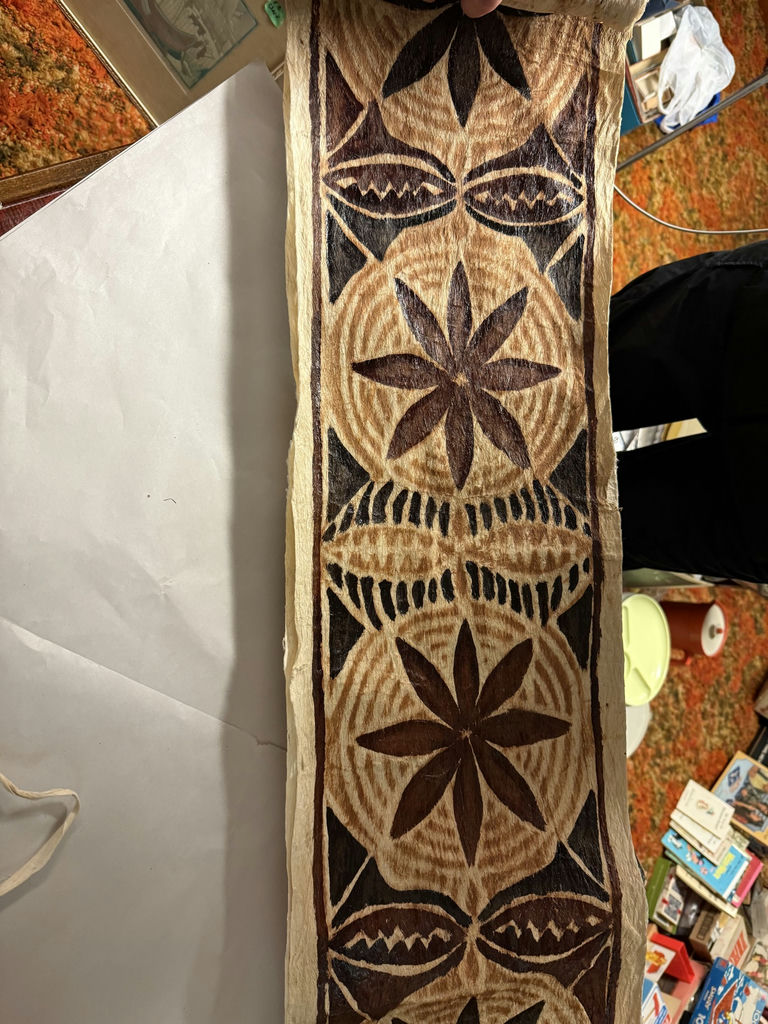 Assorted Decorative Travel Items, Books, and Small Accessories - image 10 of 23