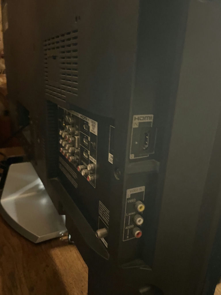 Sony Bravia 40 Inch LCD TV with Samsung Blu-ray Player and Accessories - image 6 of 8