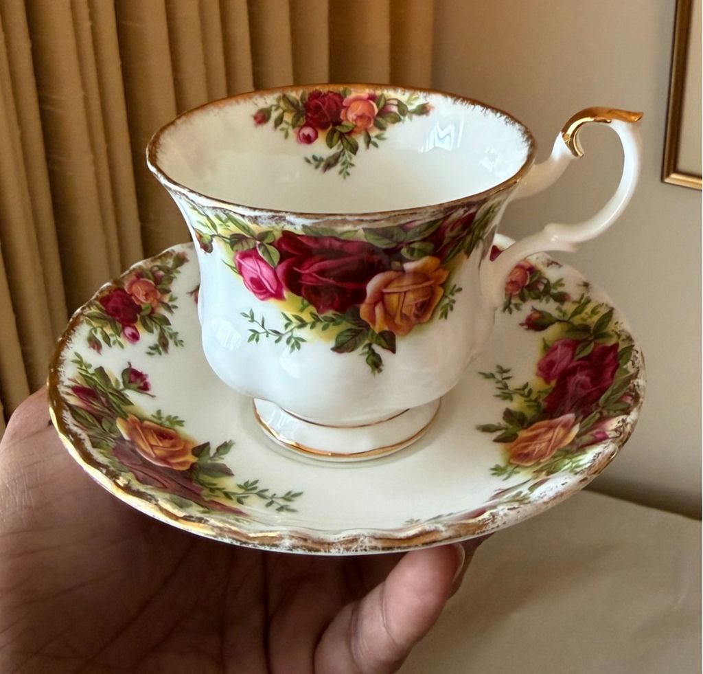 Assorted Vintage Teacups and Saucers - image 14 of 15
