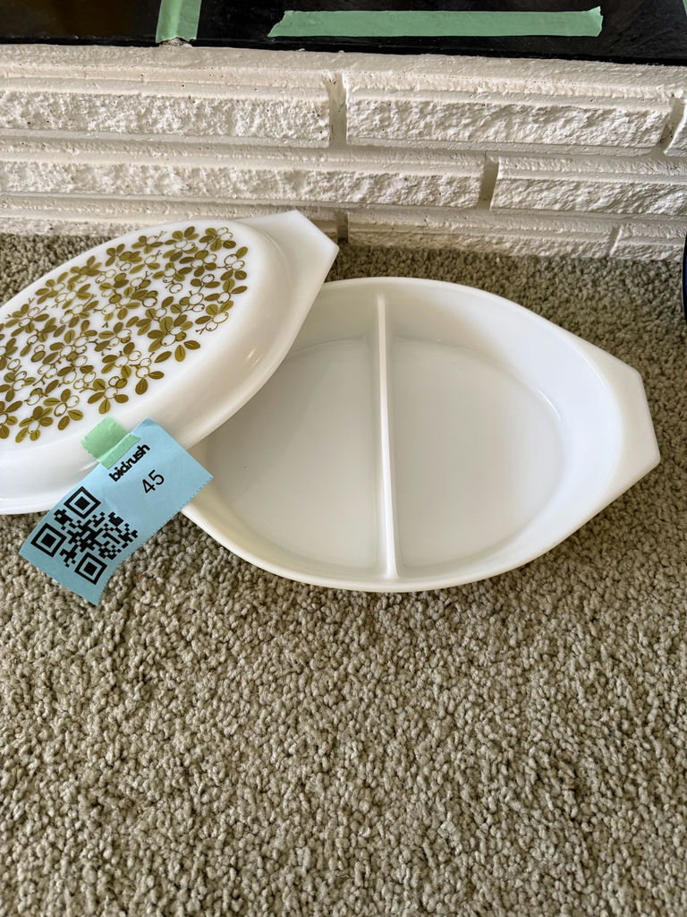 Vintage Pyrex divided serving dish with lid - image 3 of 5