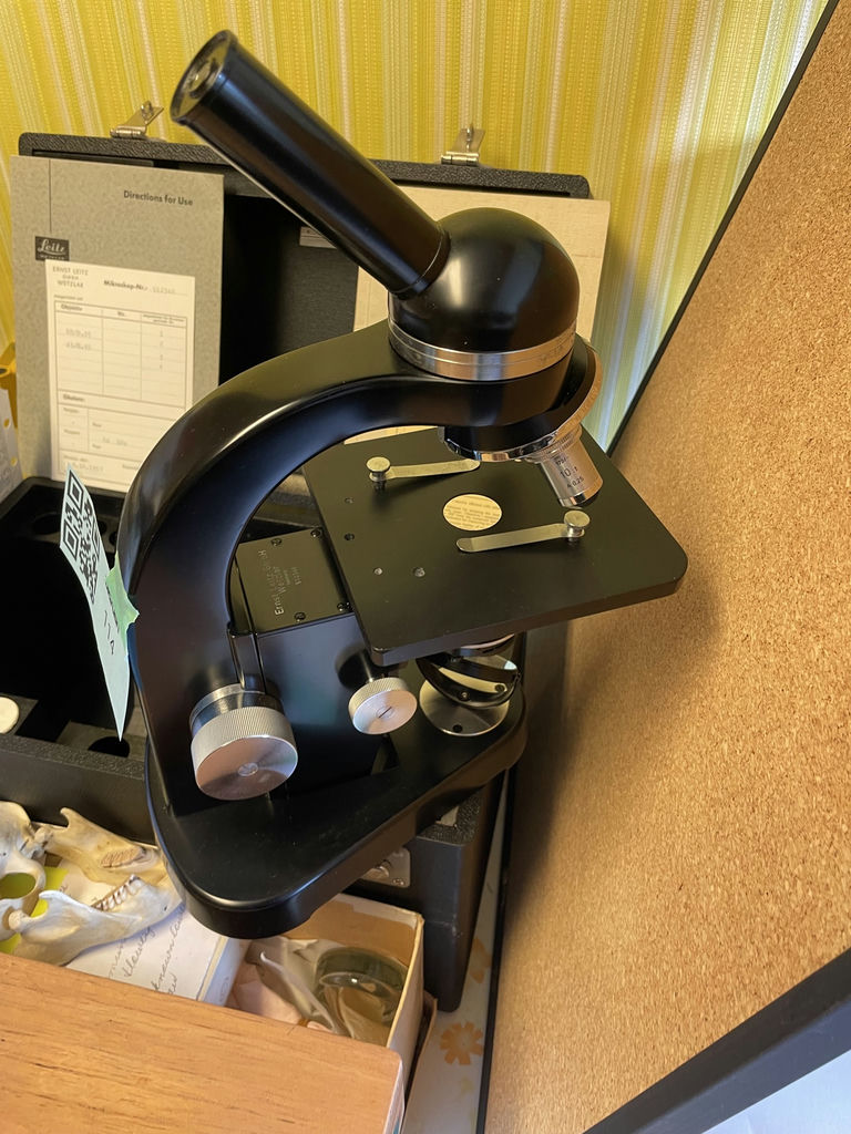 Ernst Leitz Wetzlar Microscope with Case and Laboratory Accessories - image 2 of 8