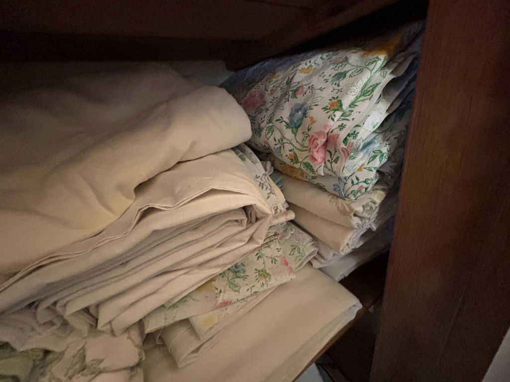 Assorted Towels, Linens, and Blankets - image 6 of 14