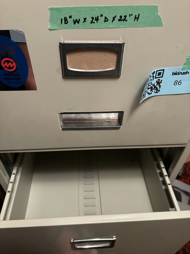 Four-Drawer Metal Filing Cabinet WITH keys - image 2 of 4