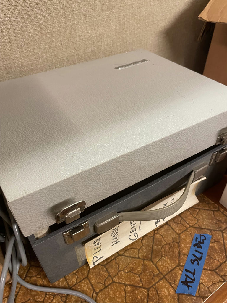Perkeo Automat-N150 projection unit with screen and foldable table - image 4 of 17