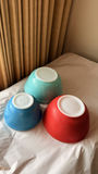 Set of Three Vintage Pyrex Mixing Bowls - thumbnail 6 of 8